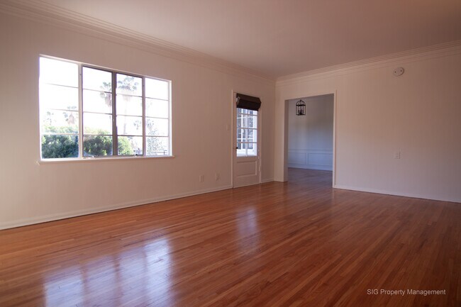 Foto del edificio - 7111 Hillside Ave