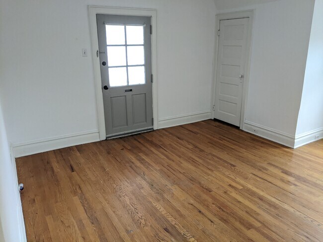 Building Photo - 1608 W Broad St