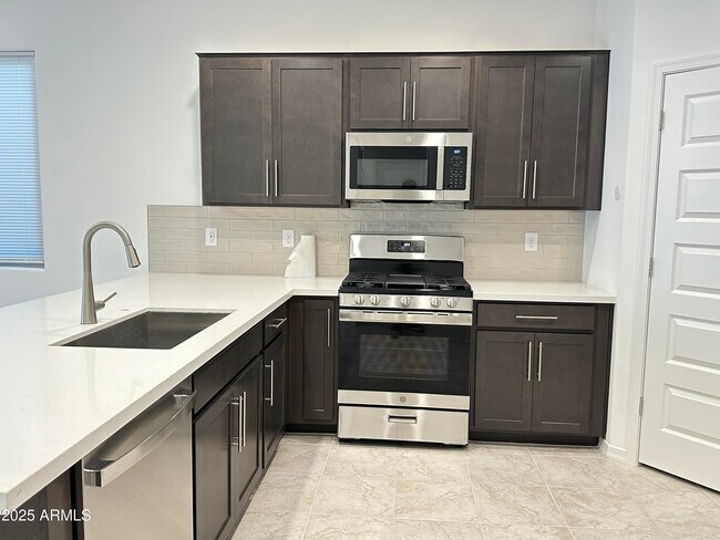 Foto del edificio - 8809 W Windsor Blvd
