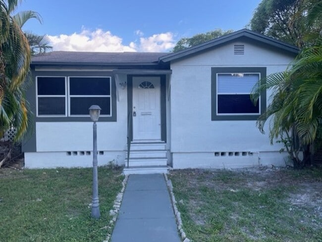 1215 - 1215 Apartment