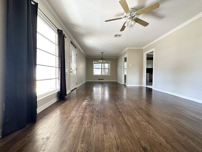 Foto del edificio - Pre-Leasing Home in Tech Terrace