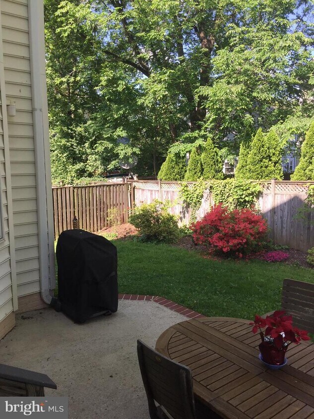 Foto principal - 10109 Dickens Ave