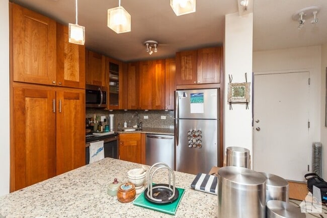 Building Photo - Incredible 1 Bed Plus Den/1 Bath apartment...