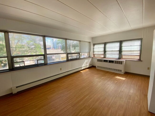 Interior Photo - 140 W. Gorham