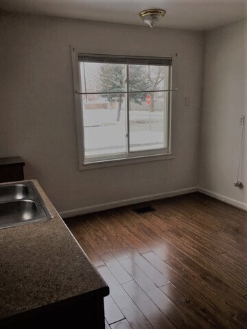 Building Photo - 17103 Park Ave