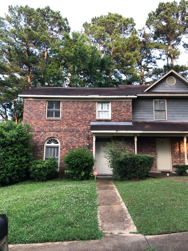 Primary Photo - 955A Glastonbury Cir