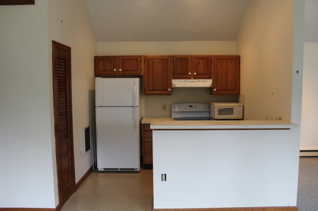 Building Photo - 121 Main St