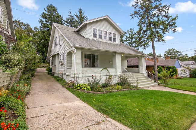 Foto del edificio - 516 Diamond Ave NE