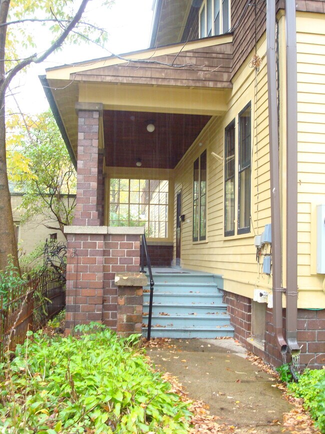 entrance - 205 N 3rd St