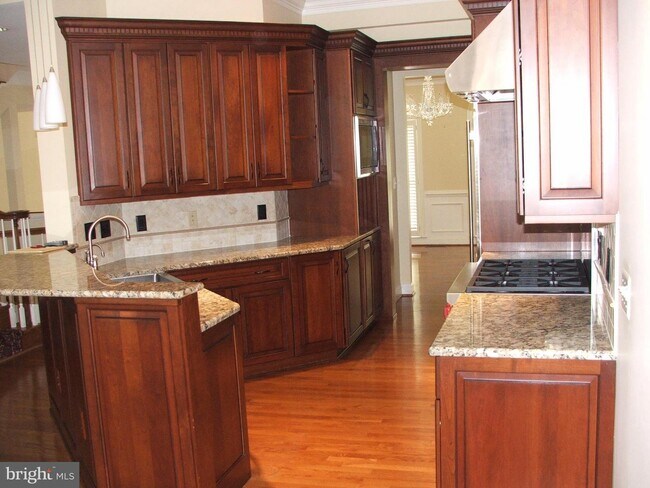 Building Photo - 1630 Colonial Hills Dr