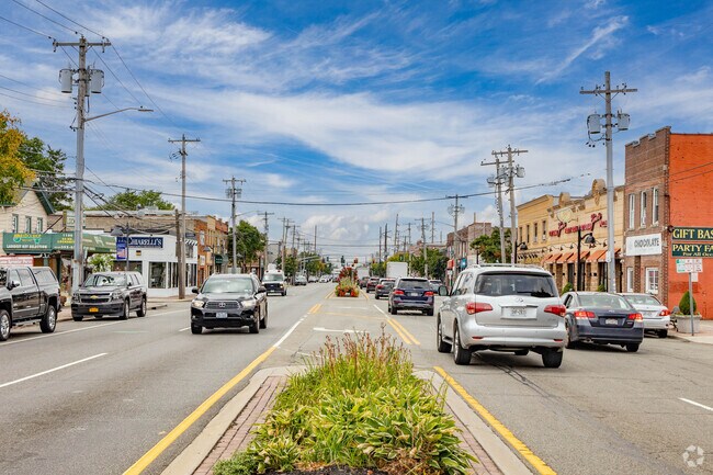 There are many retail stores and professional services along Jericho Turnpike in New Hyde Park.