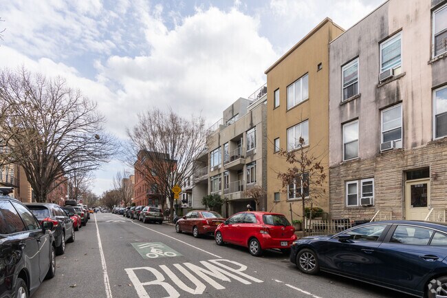 Building Photo - 282 21st St