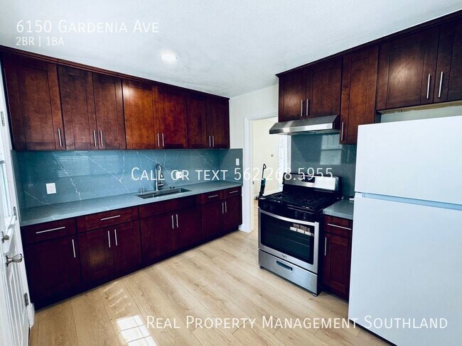Building Photo - Beautifully Renovated 2 Bed / 1 Bath Home ...