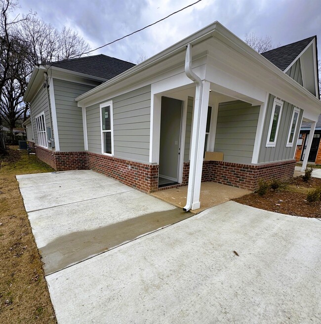 Building Photo - 547 Berclair Rd