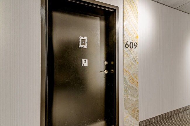 Building Photo - 304 Essa Rd