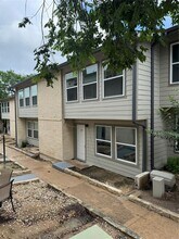 Building Photo - 2124 Burton Dr