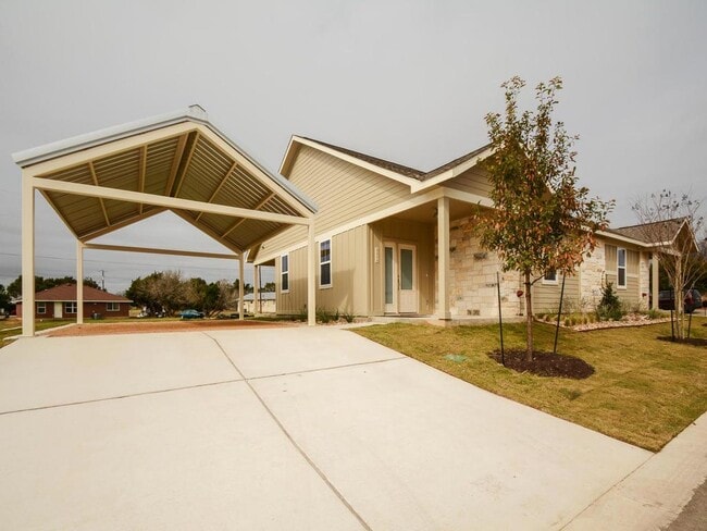 Foto del edificio - 240 Rose Dr