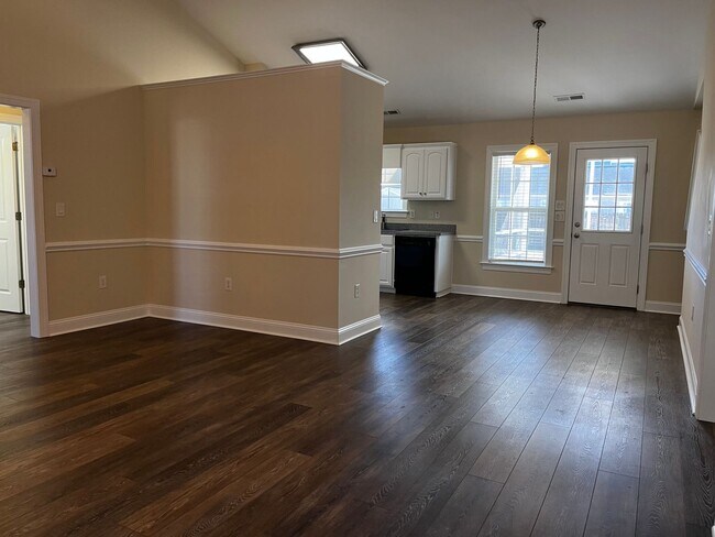 Foto del edificio - Don't miss this beautiful home in desirable Brice's Crossing