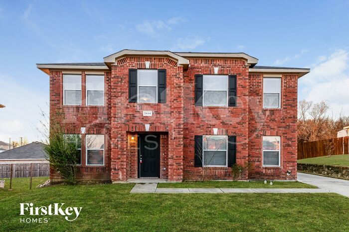 Foto principal - 2444 Big Spring Dr