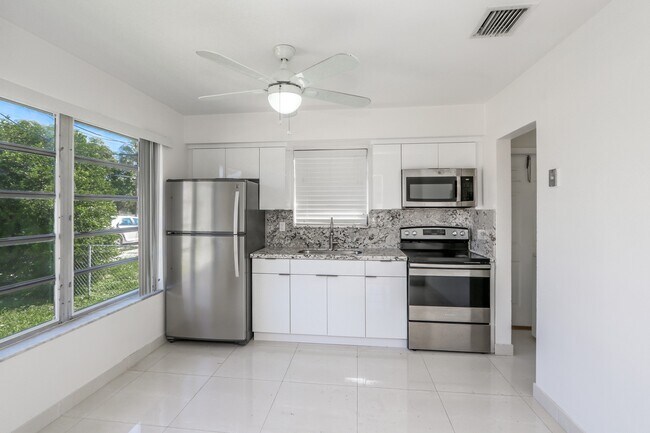 Foto del edificio - 3156 SW 27th St