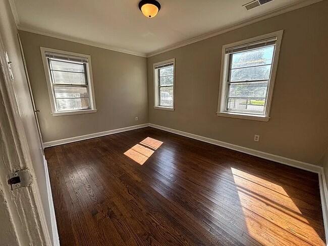 Foto del edificio - 4280 Emily Ave