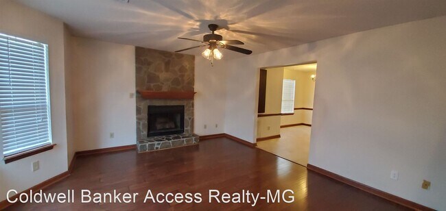 Building Photo - 130 Carriage Hill Dr