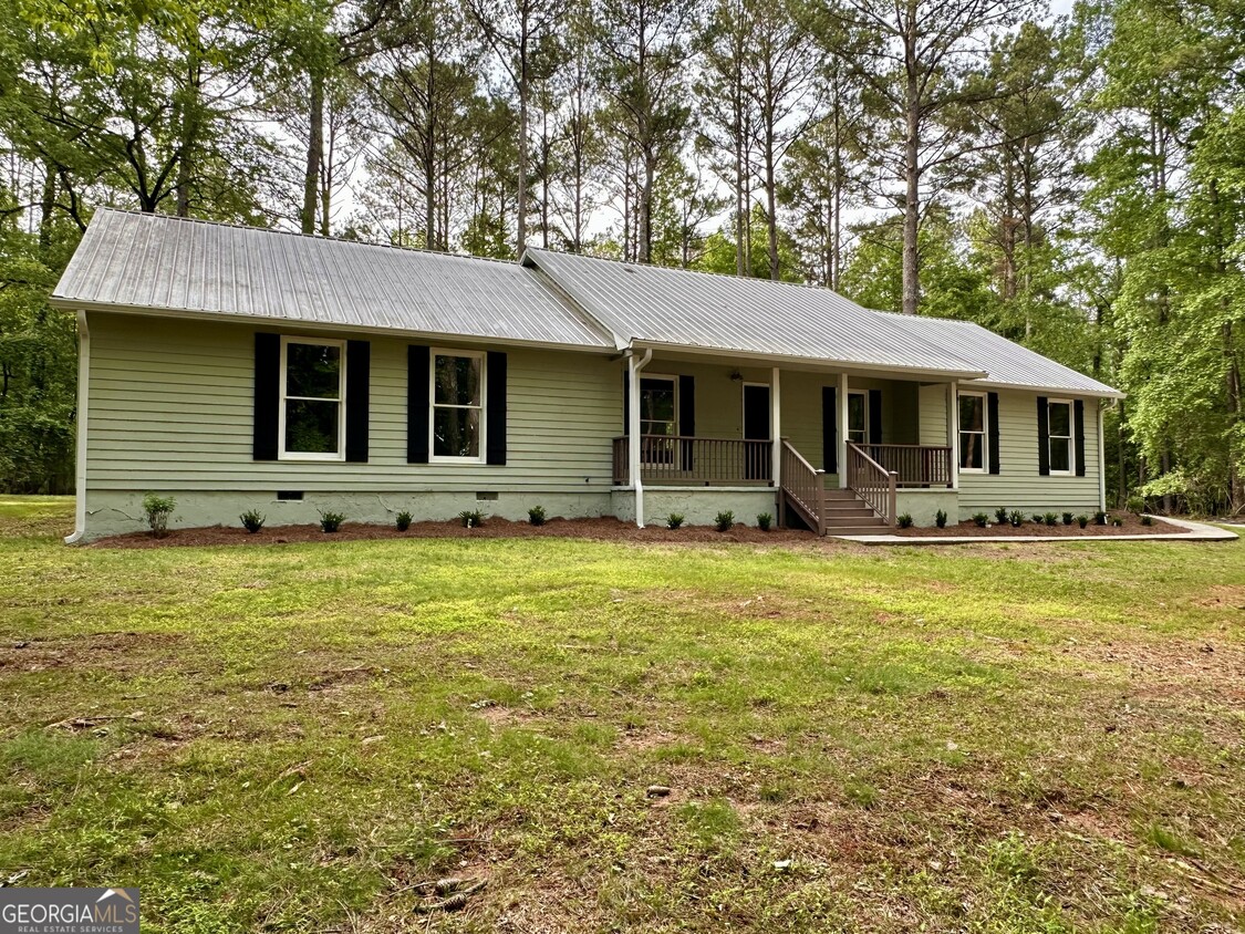 Primary Photo - 325 Lake Coweta Trail
