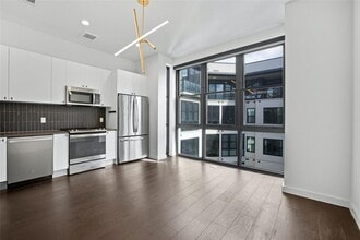 Building Photo - 800 Embassy Dr