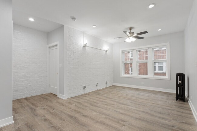 Foto del edificio - 6118 N Winthrop Ave