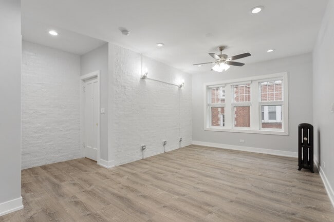 Building Photo - 6118 N Winthrop Ave