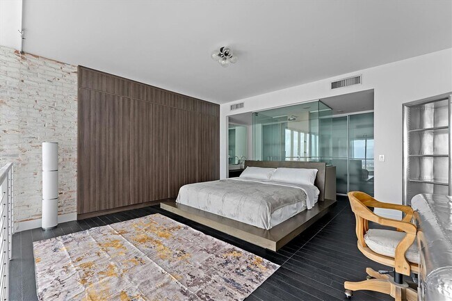 Building Photo - 1040 Biscayne Blvd