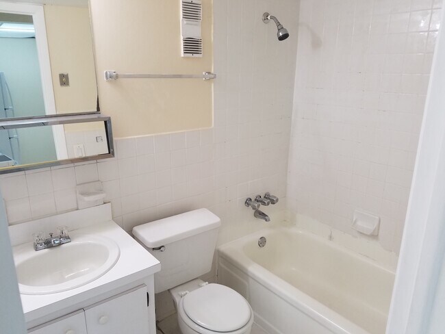 Building Photo - 7155 Miami Lakes Drive