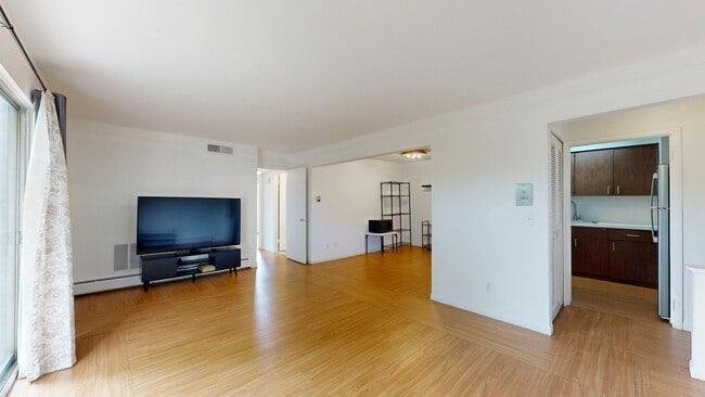 Building Photo - 1225 Island Dr