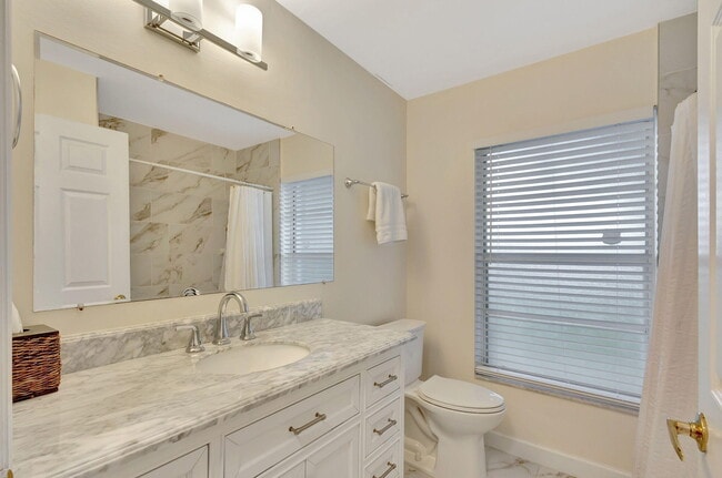Foto del edificio - 13796 Yarmouth Dr