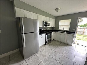 Building Photo - 1112 Martin St