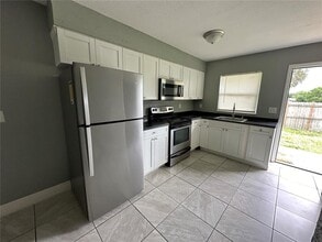 Building Photo - 1112 Martin St