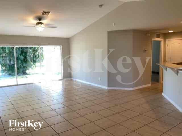 Foto del edificio - 2837 NW 27th Ave