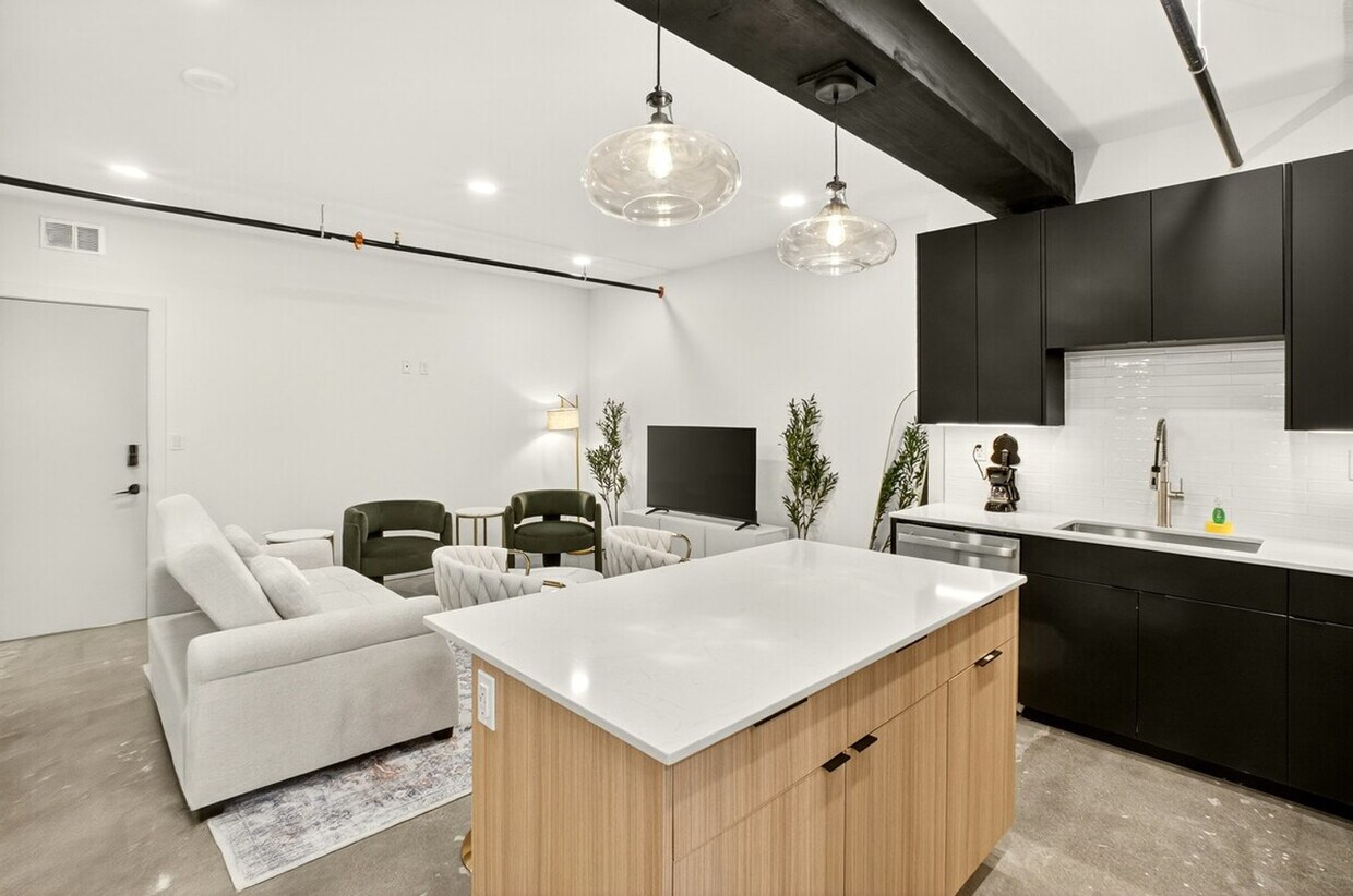 Foto principal - 115 W 5th St