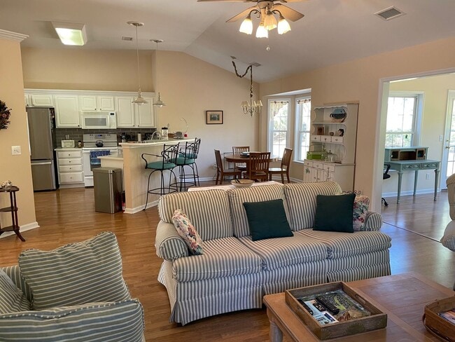Foto del edificio - Fully Furnished House In Sandpiper Bay-