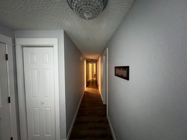 Building Photo - Charming 3 Bedroom, 2 Bathroom Home in Fer...