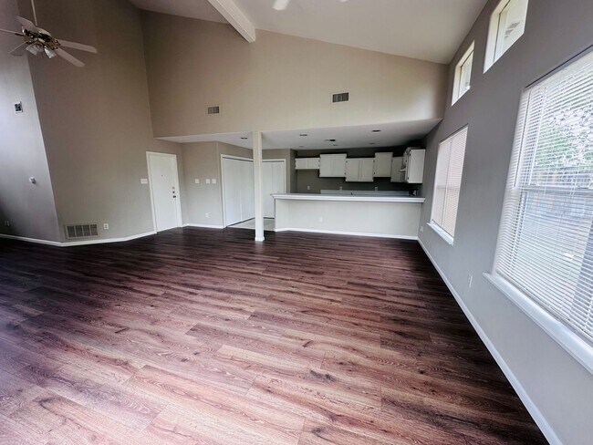 Foto del edificio - For Lease 3 Bed | 2 Bath | Open Concept | Vaulted Ceilings | 2-Car Garage| Corpus Christi