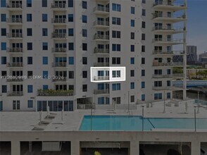 Building Photo - 10 SW South River Dr