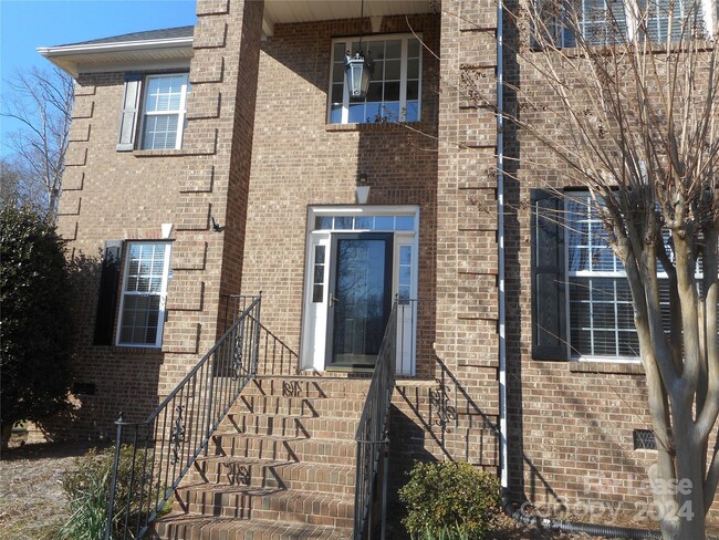 Building Photo - 8912 Nellie Lane