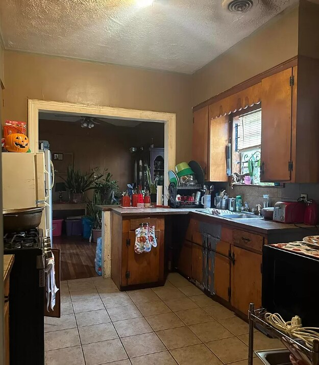 Foto del edificio - 1704 Robinson St