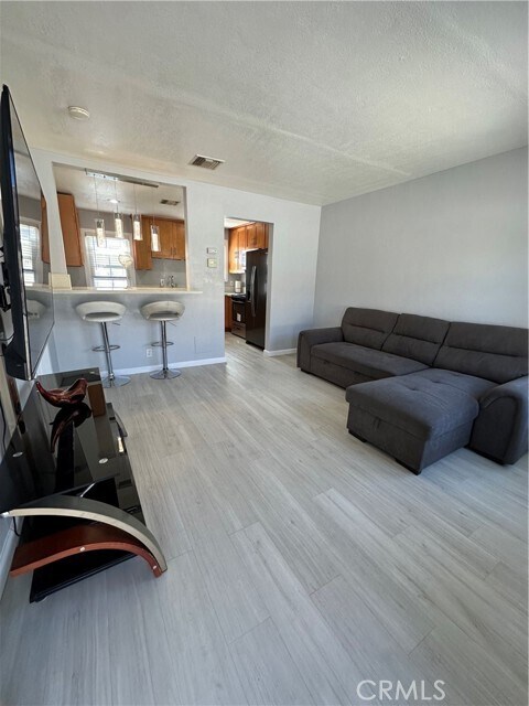 Building Photo - 226 E Tamarack Ave