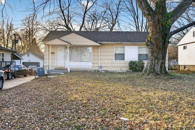 Building Photo - 9855 Medford Dr