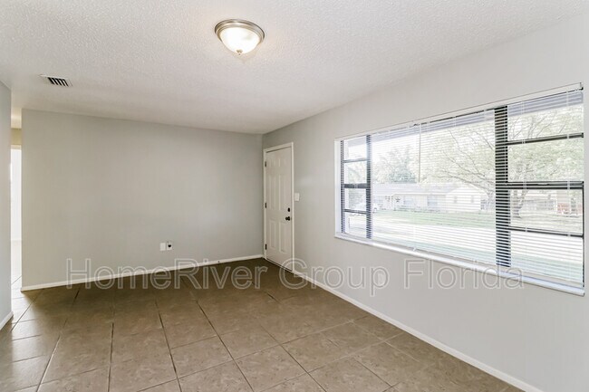 Building Photo - 27135 Thorncrest Ave