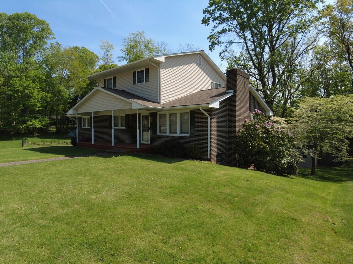 Foto principal - 952 Middle Ave