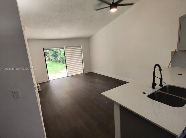 Building Photo - 9952 Burl Way