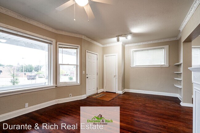 Building Photo - 3 br, 1 bath House - 3313 N Holton Ave